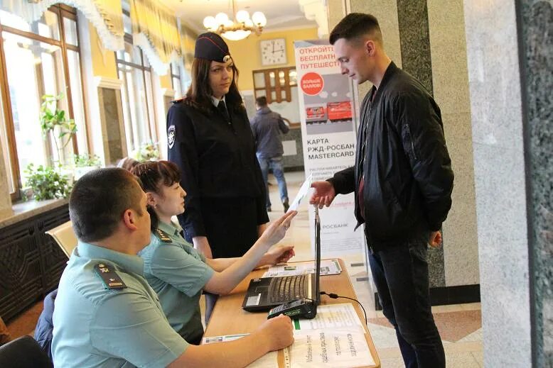 Сайт фссп томск. Приставы Томск. УФССП по Томской области. Томская транспортная полиция. Должник вокзал.