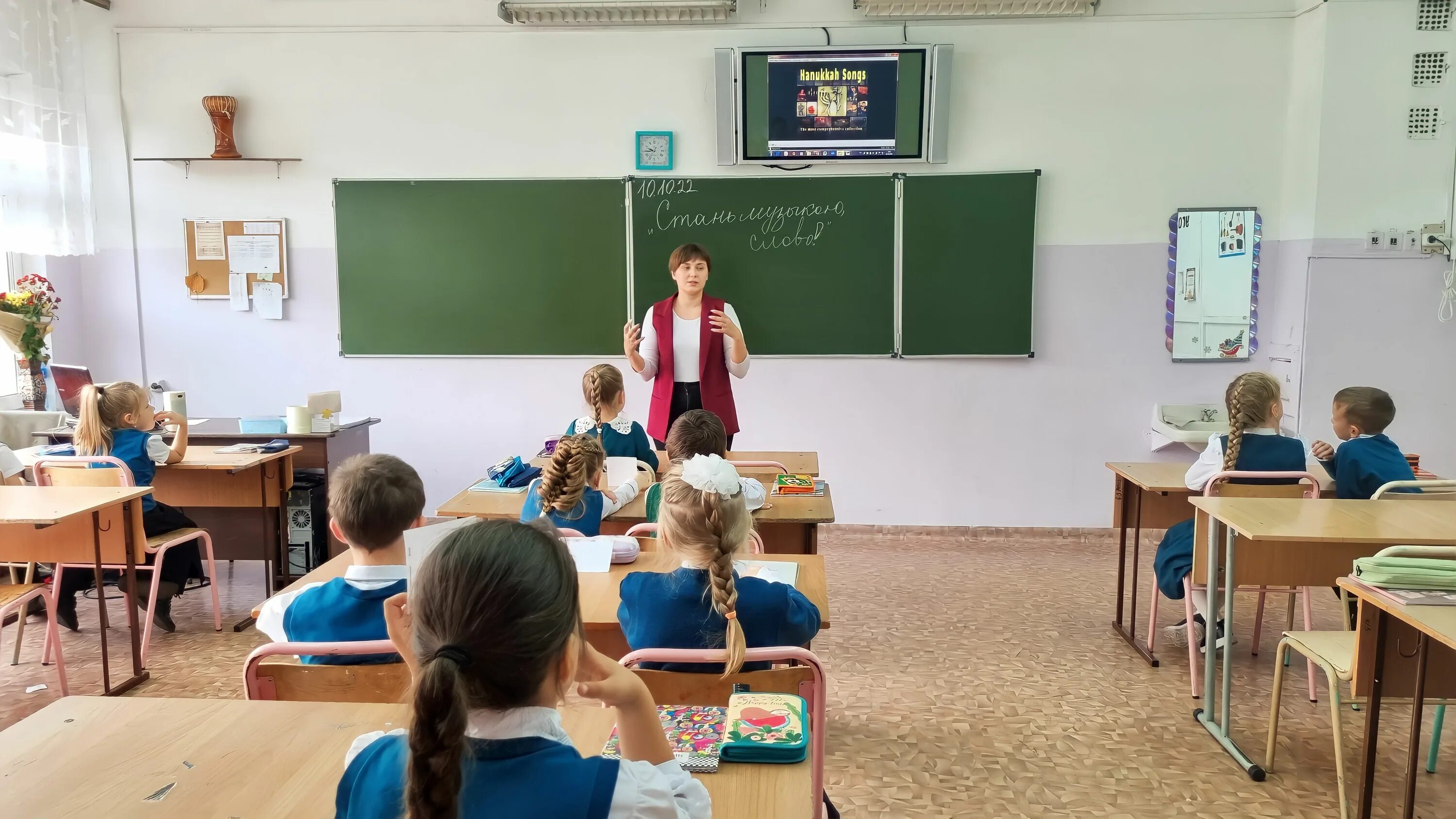 Торжественные линейки проходят в школах Ставрополя - Stavropol.Media