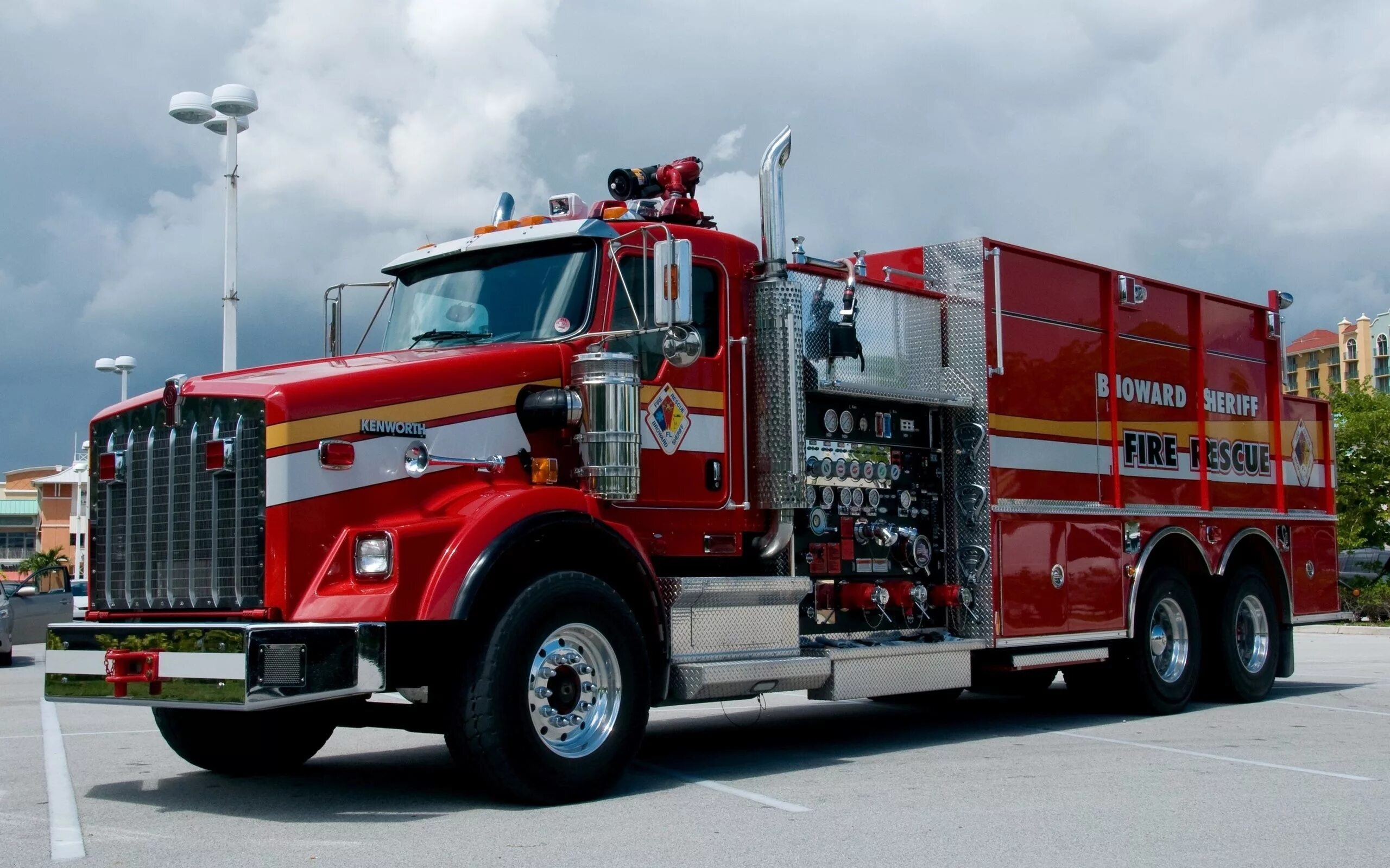 Аэродромный пожарный автомобиль rosenbauer. Ацл- 3 -40/4-24(камаз-43118). Пожарный камаз 43118. Специальной пожарной машиной. Грузовики кенворд пожарные.