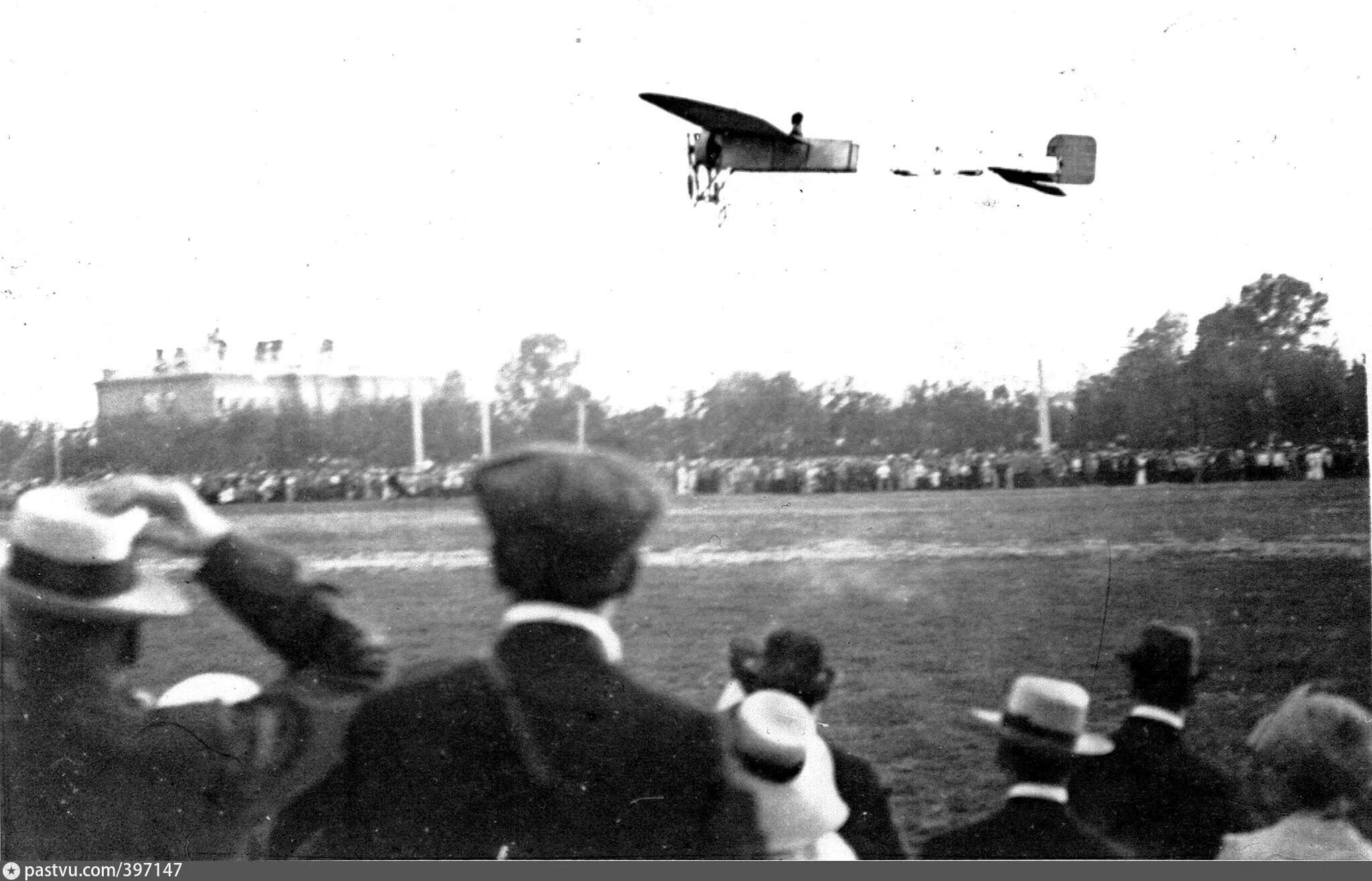 Полеты 1 мая. Летчик Васильев 1911. Арское поле Казань 19 век. Самолет 1911 года.