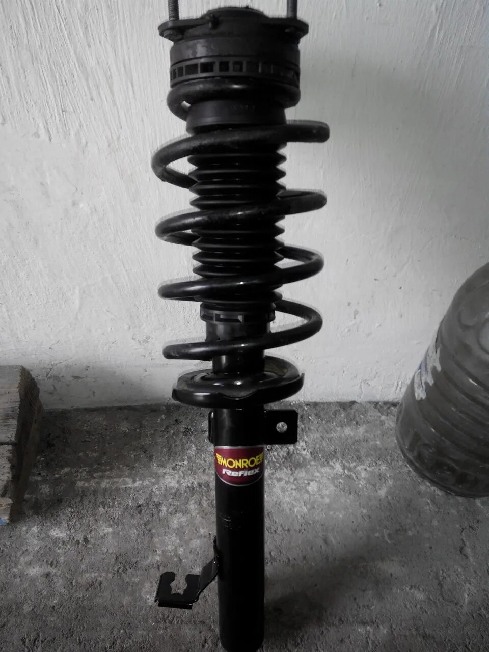 Форд фьюжен задние амортизаторы. 6. Передний амортизатор форд фьюжн 1. Ford 1919323 амортизатор. Передняя стойка форд фьюжн 1.