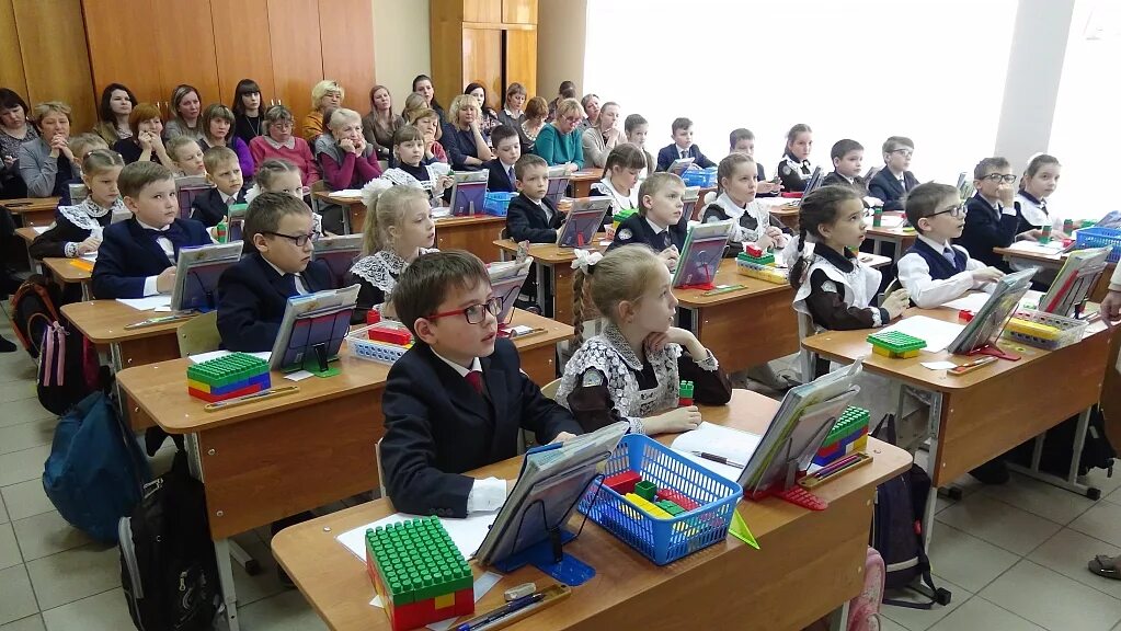Учитель начальных тула. Школа 604. учитель начальных классов москва. учителя школ ярославля. класс в беларуси.