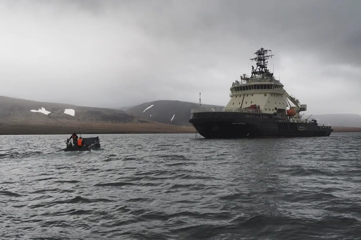 Военно морской экспедиция. Судно Памир Северного флота. Северный флот в Арктике.