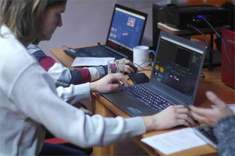 курсы монтажа. курсы монтажа для детей. профессия видеомонтажер. мультипликационная студия для детей. курсы монтажа для детей.