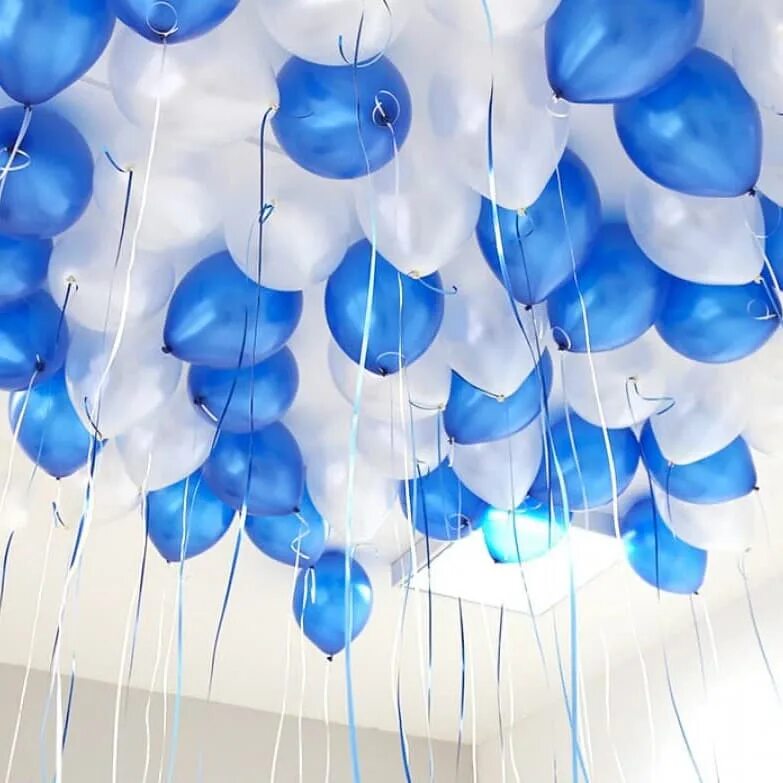 Доставка потолок шар. Шары под потолок. Воздушные шарики под потолок. Сине белые шары. Бело голубые шары.