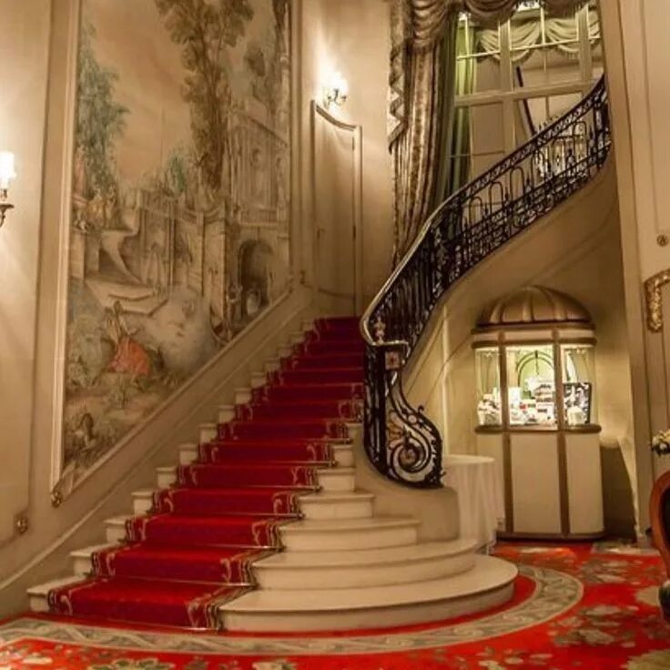 Лестница Барокко. Красивая парадная лестница. Интерьер особняка. Лестница рококо. Хол стал