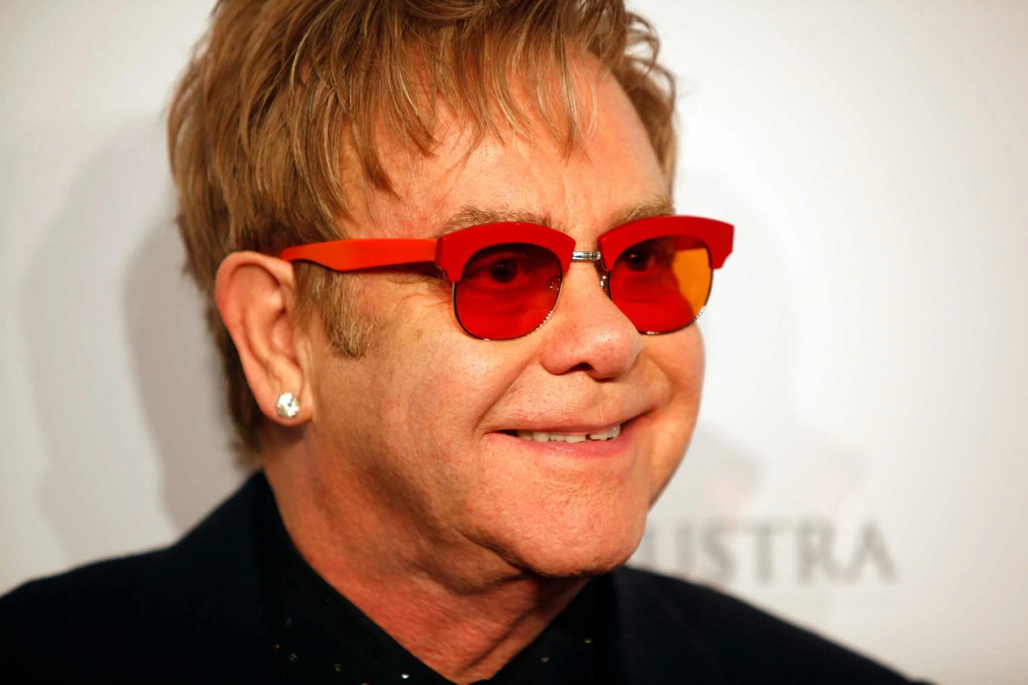 Elton john rock. Elton John. Очки Элтона Джона. Джон певец американский. Элтон Джон седой.