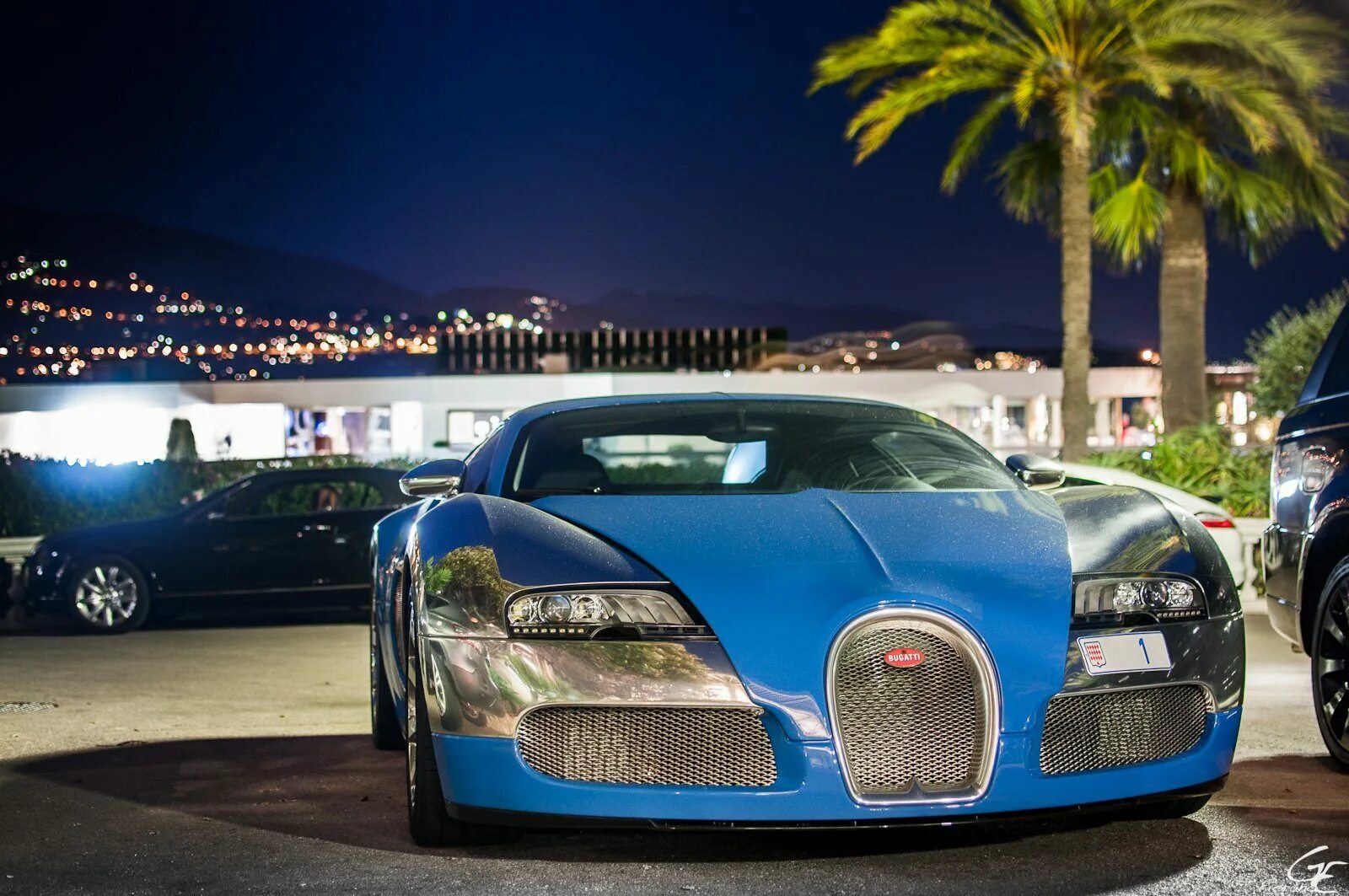 Bugatti new jersey. Бугатти Вейрон ночью. Бугатти Вейрон синяя. Бугатти Вейрон в 6. Bugatti Veyron bleu centenaire.