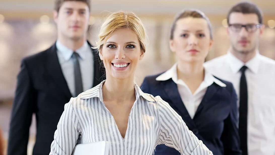 Два человека обсуждают. Подработку несколько. Подработку несколько. Многозадачность. Подработку несколько.