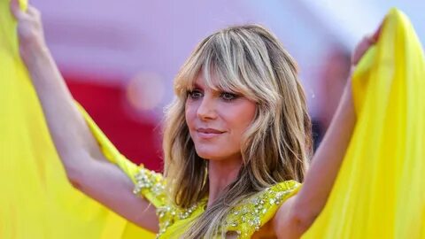 Heidi Klum, 50 ans en bikini sous une eau glacée : elle prend sa douche et ...