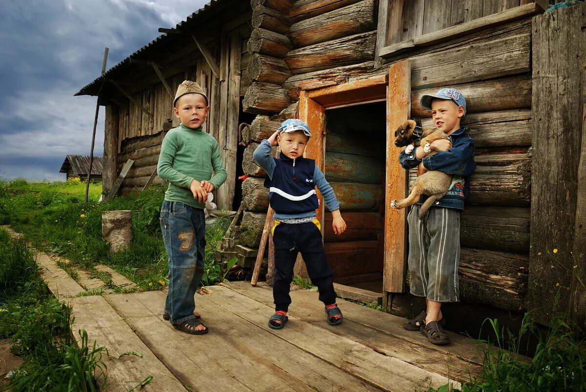 Жизнь в деревне. Деревенский мальчик. Сельские дети. Малыши. В деревне. Деревня народ 1