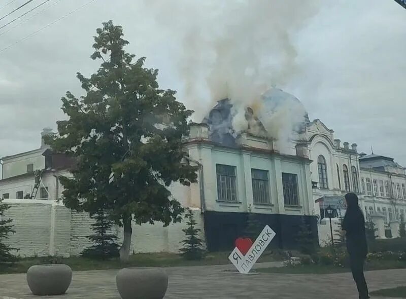 Пожар в лесотехническом университете воронеж. Горит педагогический университет армавир. Армавир горит пед. Пожар в здании. Вгу воронеж внутри.