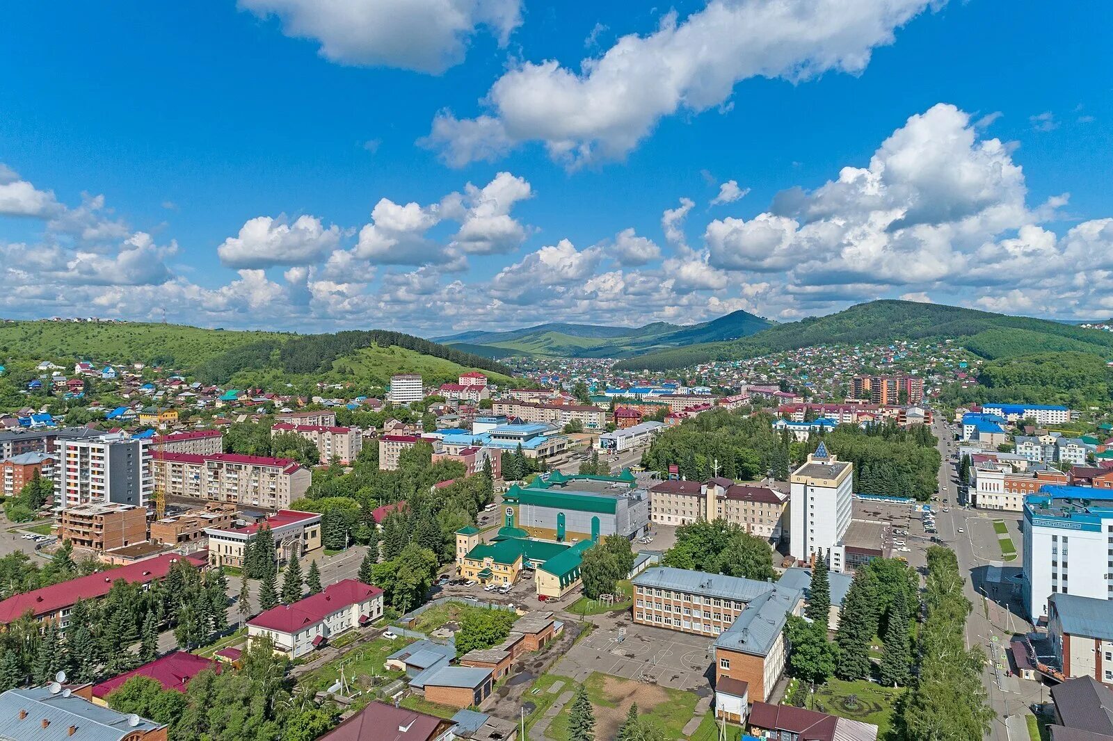Горно-алтайск алтай. Горно алтайск вид с горы. Столица горно алтайск. Столица горно алтайск. Республика алтай горно-алтайск.