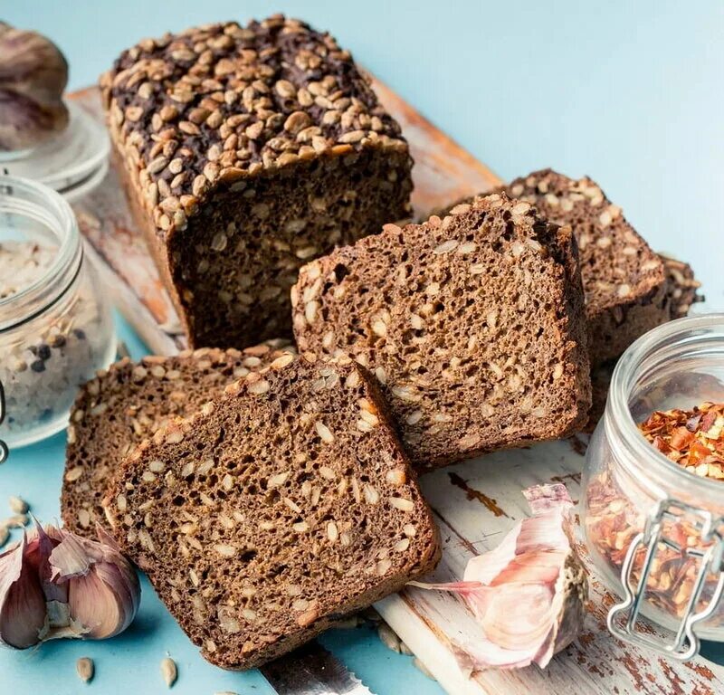 хлеб коломенский ржаной край зерновой. зерновой хлеб с семечками. хлеб с семечками. хлеб пшеничный многозерновой. хлеб злаковый.