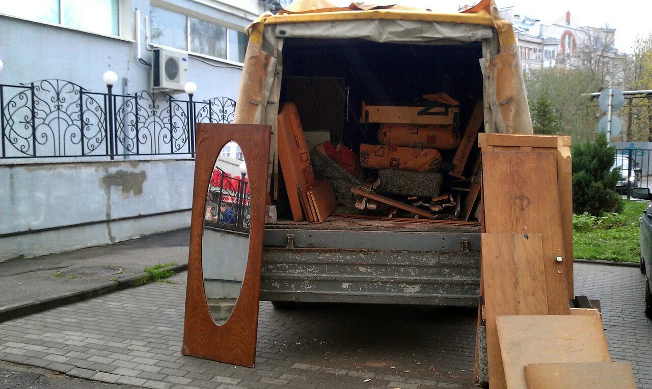 Вывоз старой мебели. Вывоз мебели из квартиры vyvoz musora24 сайт