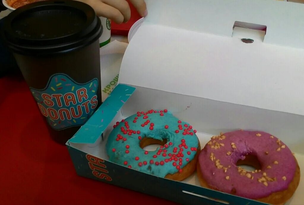 Star donuts. Star Donuts пончики. Стар Донатс Екатеринбург. Пончики Екатеринбург. Донатс кафе Екатеринбург.