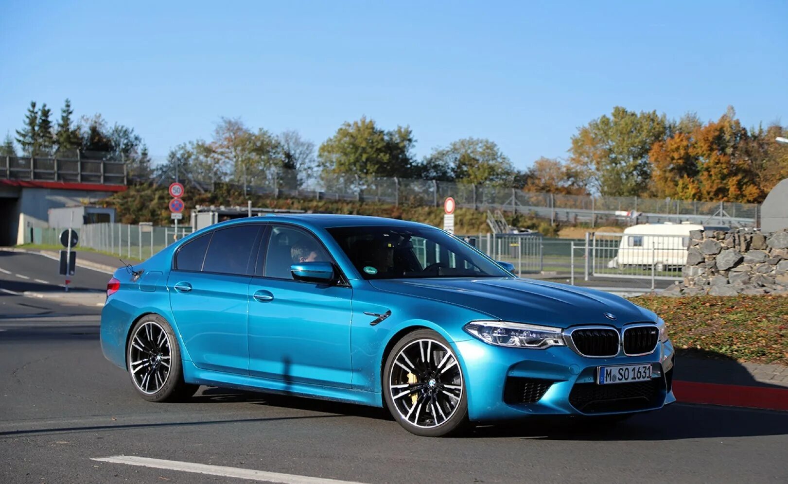 Сколько лошадей в м5 ф90. Бмв m5 f90. bmw m5 2017. бмв м5 ф90. bmw m5 f90 m.