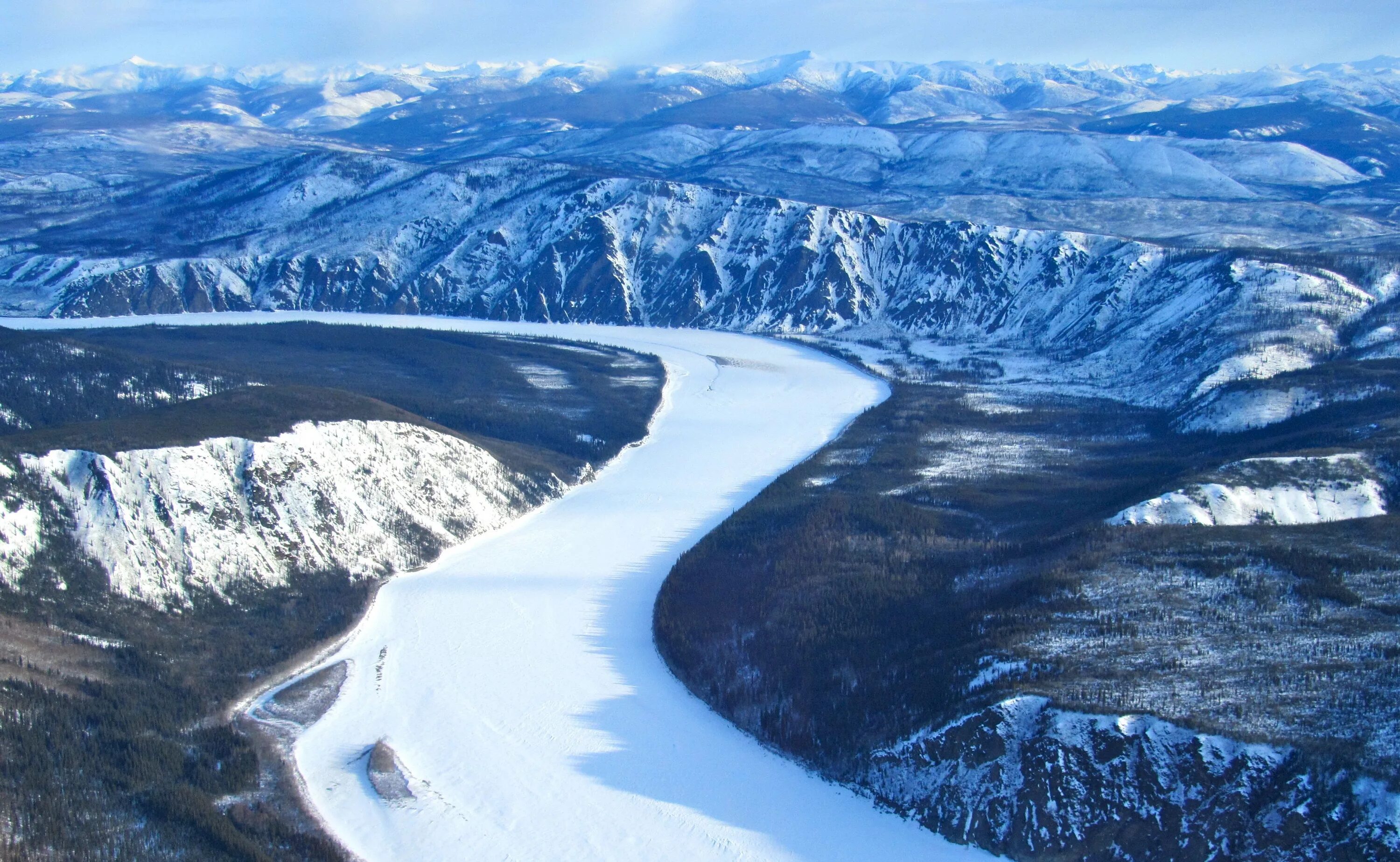 Какие крупные реки в канаде. Река Юкон Аляска. Река Юкон Канада. Река Юкон Северная Америка. Река Юкон зимой.