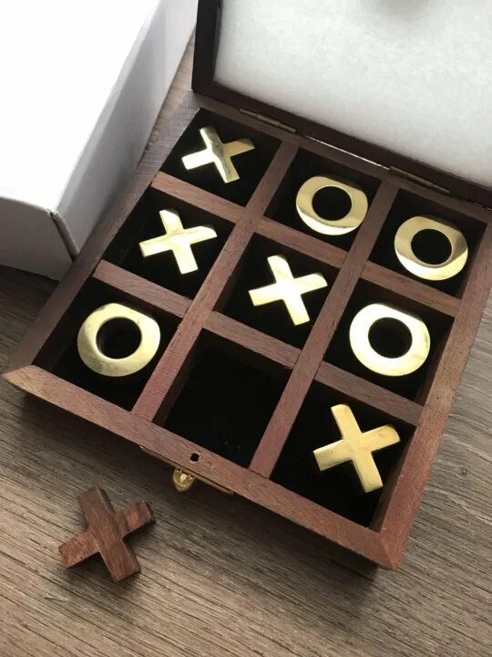 Крестики нолики крестики нолики. Крестики нолики деревянные. Игрушка крест. Игрушечный крестик. Крестики нолики на деревянных кубиках.