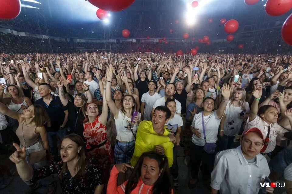 Сколько длится концерт руки. Руки вверх Волгоград 2022. Руки вверх Волгоград 2021. Концерт руки вверх в Волгограде стадион. Руки вверх Волгоград 2021 Волгоград Арена.