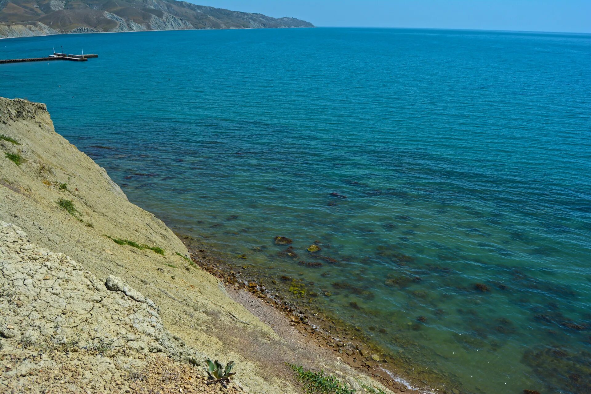 Орджоникидзе вода. Двуякорная бухта Орджоникидзе. Двуякорная бухта Крым. Орджоникидзе Крым пляж Двуякорная бухта. Двуякорная бухта Крым пляж.