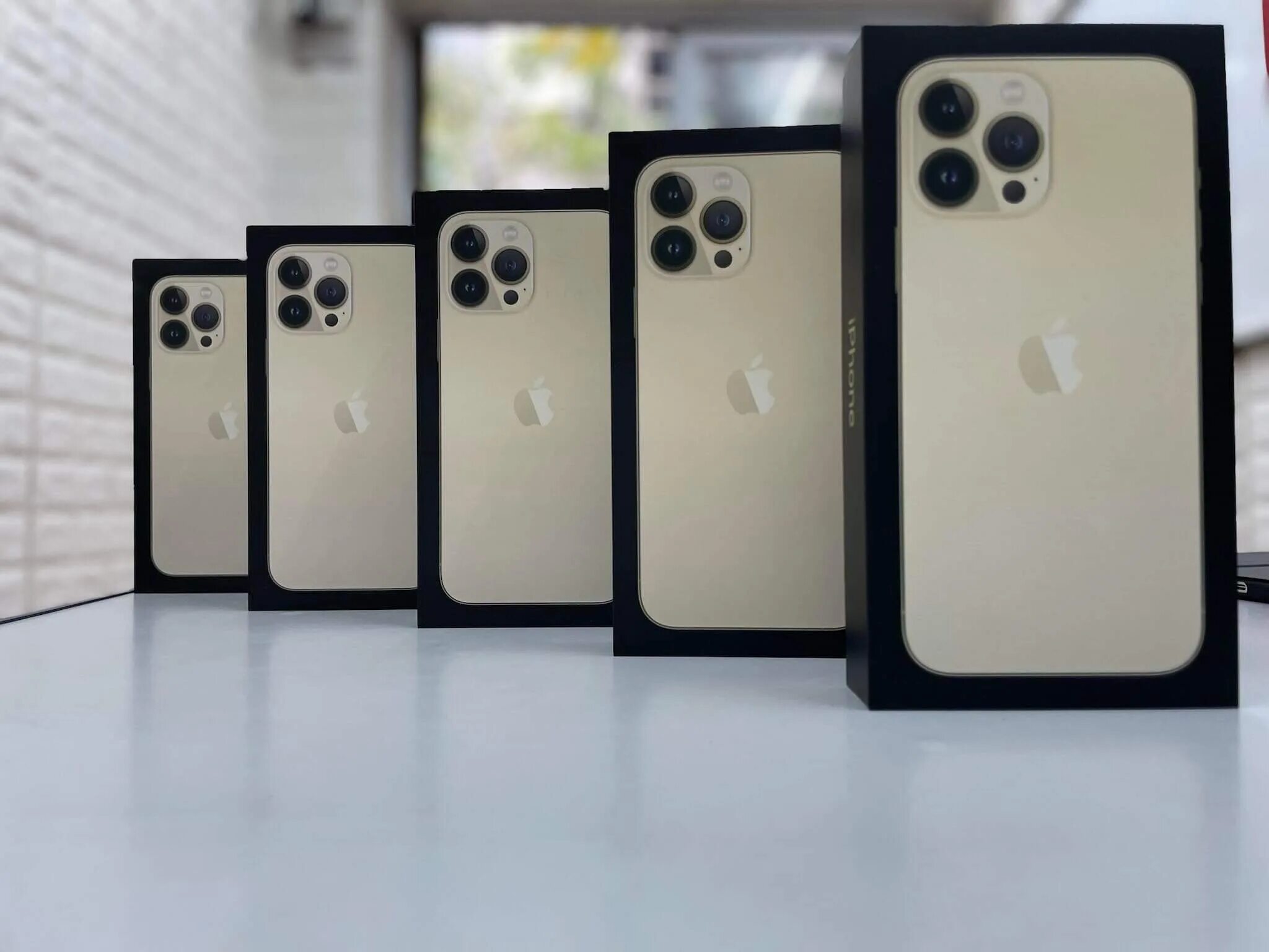 12 промакс. Iphone 13. Iphone 13 Pro Gold. Iphone 13 Pro Max Gold коробка. Iphone 13 Pro Max kutuda.