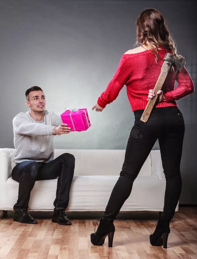 Богатый мужчина и женщина. Молодые неопытные. Женщина дает пощечину мужчине. Девушка отвернулась от парня. Девушка пристает к мужчине.