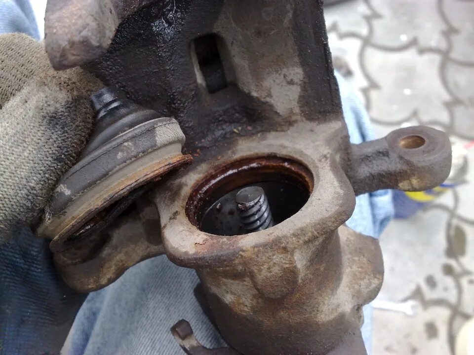 Замена задних колодок и обслуживание суппортов - Hyundai Elantra (3G), 2 л, 2003