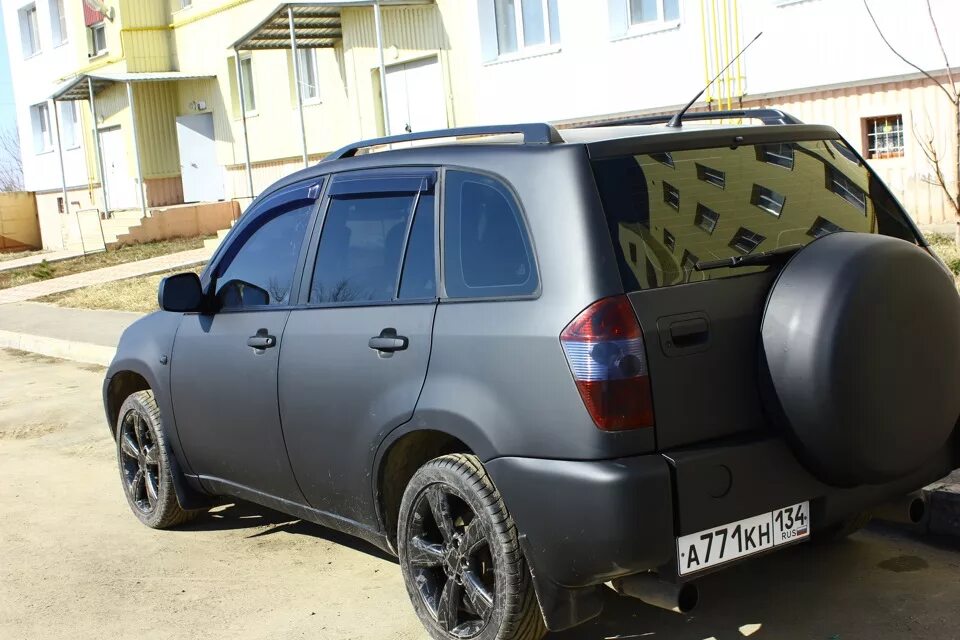 Черри Тигго т11 в рапторе. Chery Tiggo t11 2.4 в рапторе. Чери Тигго т11 черный рапторе. Черри Тигго т11 в черном рапторе. Тонировка чери