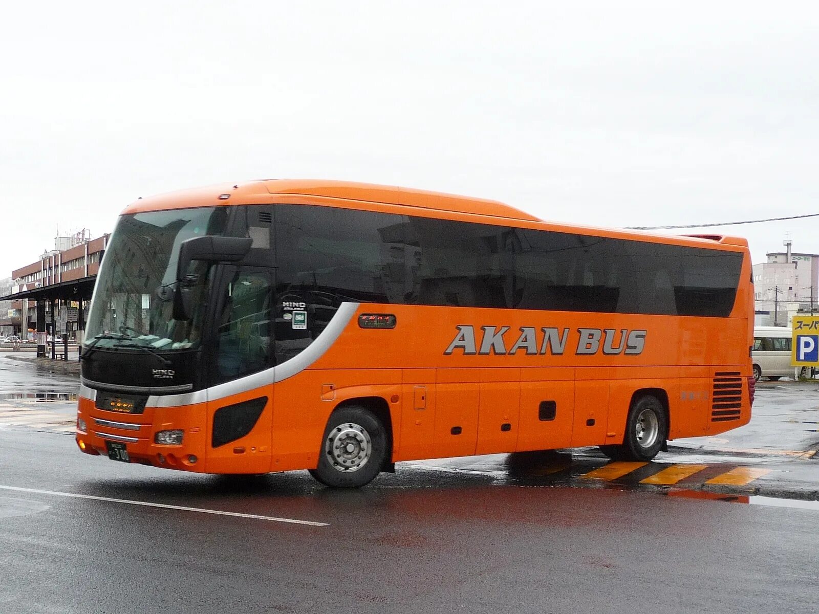 Американские туристические автобусы. Автобус оранжевый калининград. Автобусный тур. Автобус оранжевый туристический. Таиланд оранжевый автобус.