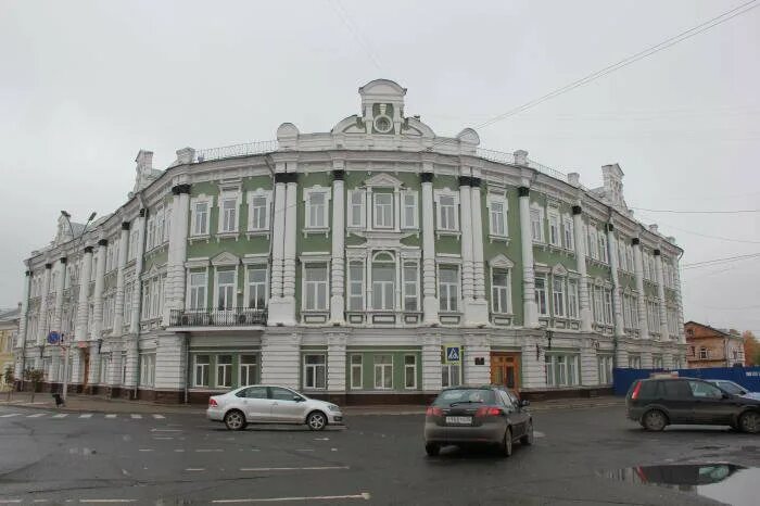 Ответы Mail.ru: На фоне какого здания сфотографировалась звезда Тик-тока?