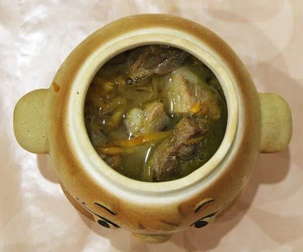 Свинина в горшочках с картошкой в духовке. Ужин в горшочках рецепты. Жаркое по домашнему в горшочках. Жаркое в горшочках при какой температуре. Жаркое в горшочках в духовке со свининой.