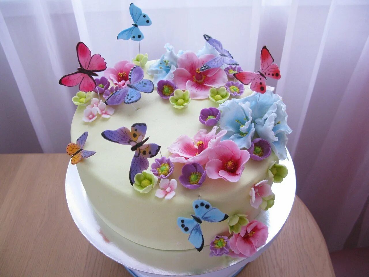 Butterflies Cake Butterfly birthday cakes, Birthday drip cake, Butterfly cakes