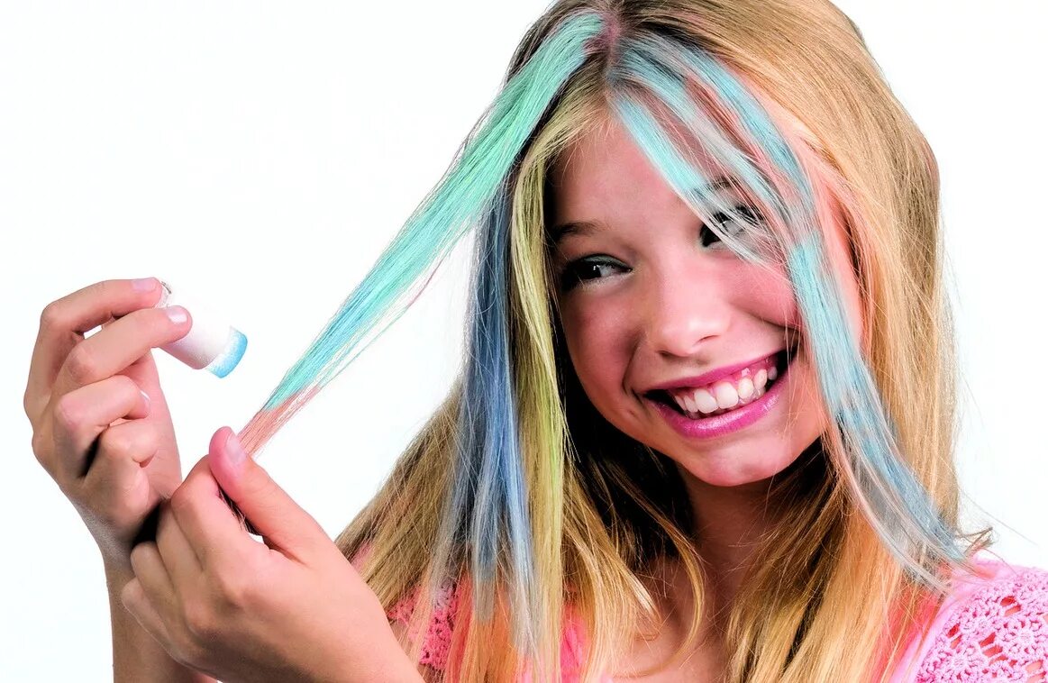 Окрашивание волос для девочек. Крашеные пряди волос для девочек-подростков. Окрашивание волос подростку. Окрашивание волос детям.