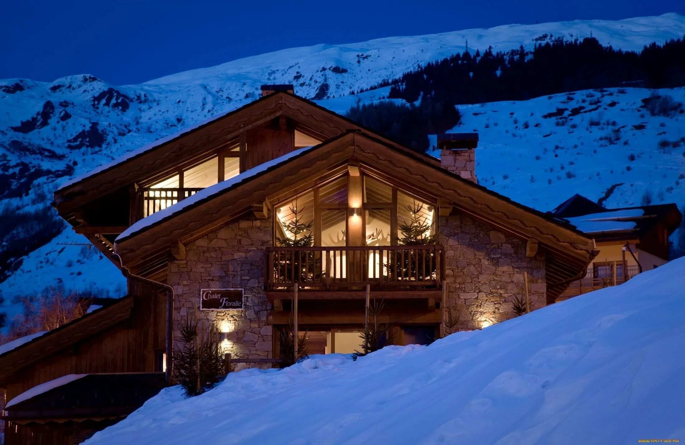 Альпийские шале в швейцарии. Шале во французских альпах. Загородная резиденция в альпах швейцарии. Дом в альпах. Домик пастуха в альпах chalet.