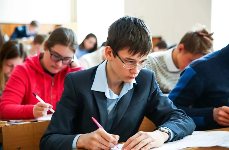 Ученик 9 го класса. Красивый школьник. ученик 11 класса. ученик 9 класса.