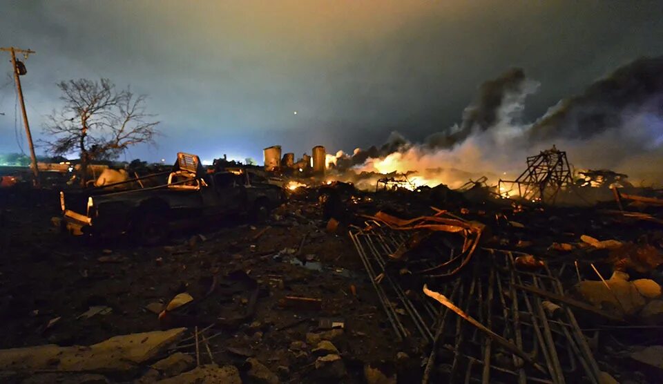 17 апреля 2013. Взрыв на заводе удобрений в городе Уэст. Взрыв на заводе удобрений в городе Уэст 17 апреля 2013. Взрыв на заводе удобрений в городе Уэст — 15 жертв.