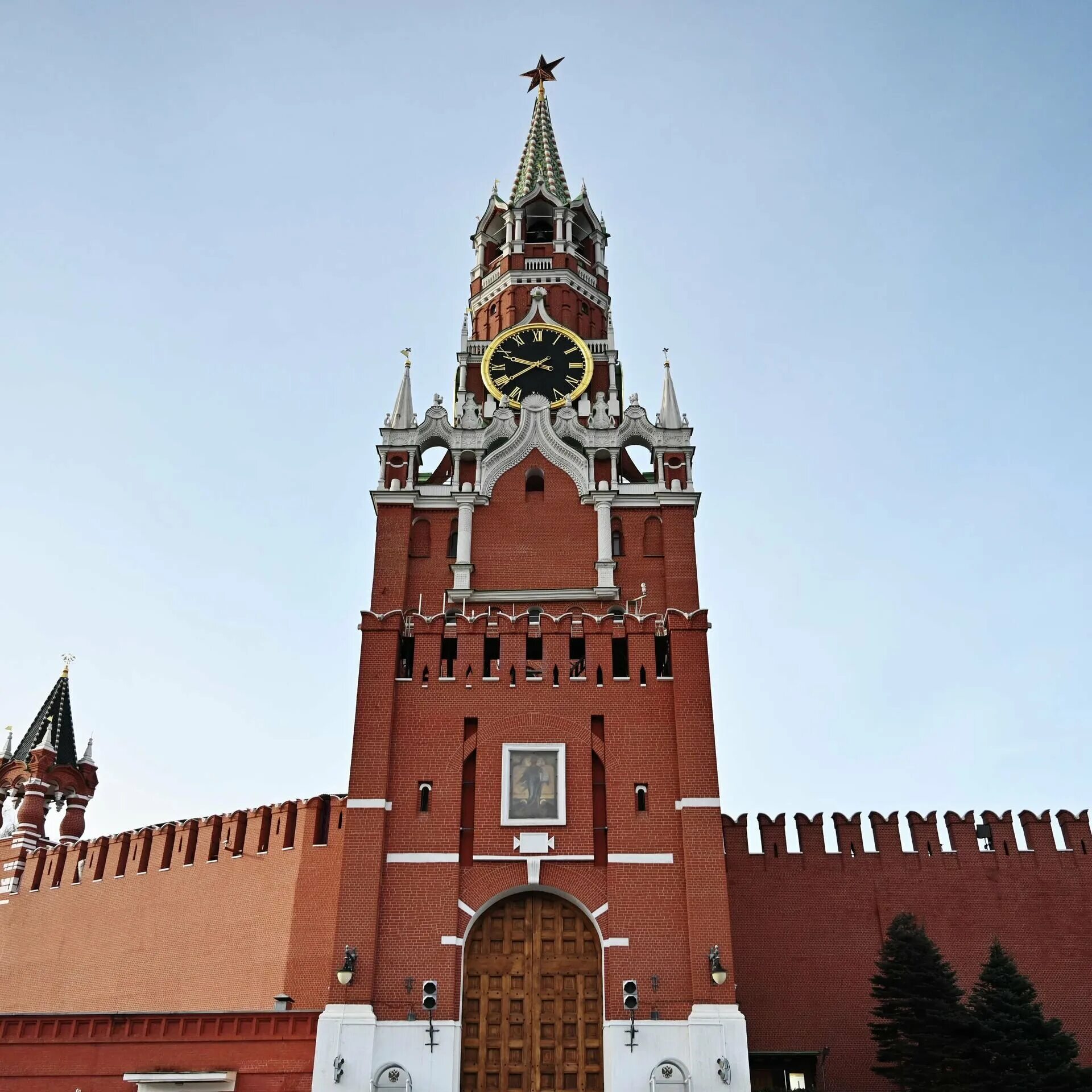 На какой башне кремля находится курант. Спасская башня Кремля. Спасская (Фроловская) башня. Фроловская башня Московского Кремля. Спасской башне Московского Кремля.