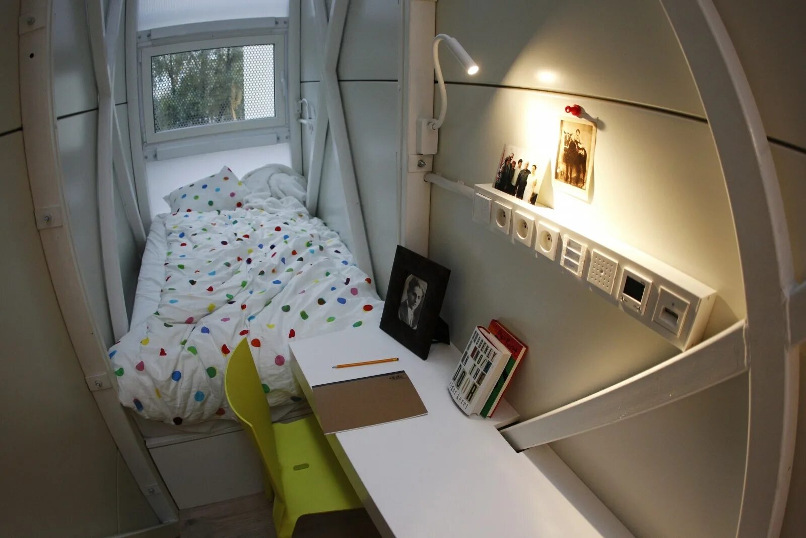 Квартира 6 метров. Самая маленькаквартира. Самая маленькая комната. Самая маленькая квартира в мире. Японские мини квартиры.
