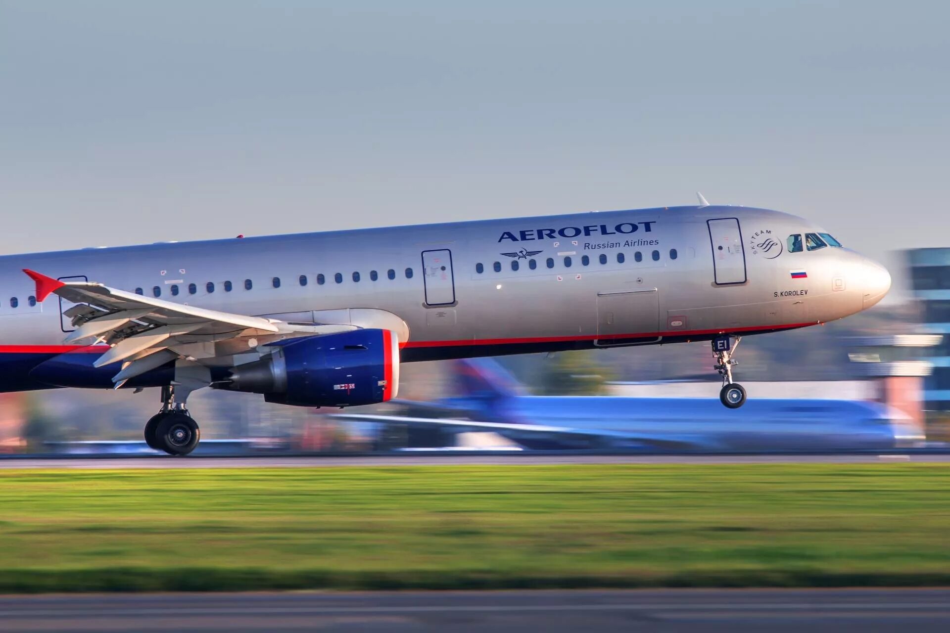 Aeroflot plane. Самолеты авиакомпании Аэрофлот. Самолет Аэрофлот авиалинии. Самолёт Аэрофлот а320 ряд 7 e f. Самолёт Аэрофлот фото.