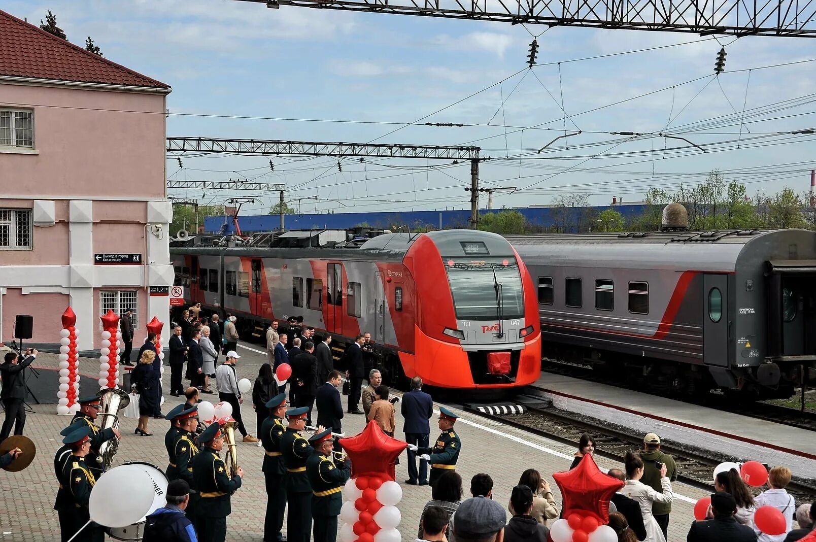 Спб владикавказ поезд. Электричка Ласточка Владикавказ. Ласточка Туапсе. Поезд Ласточка Владикавказ соча. Поезд РЖД Владикавказ.