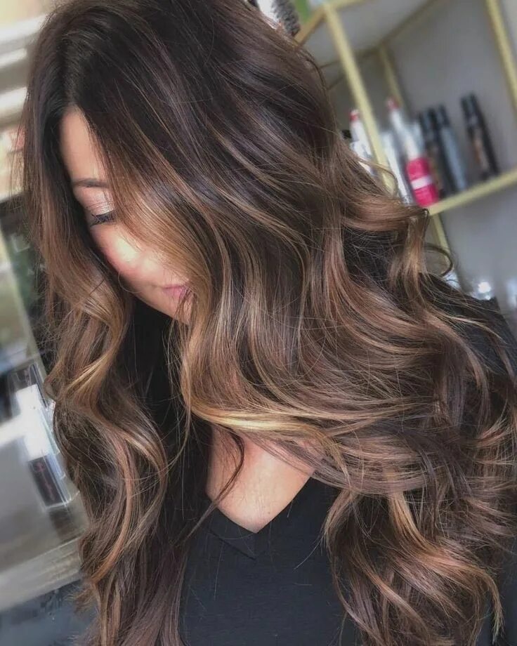 Braune Haare mit Karamell-Highlights Tiefe und Glanz für Ihr Haar Haarfarben l