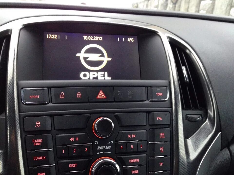 Кнопки в панель Opel Astra GTC 2012.