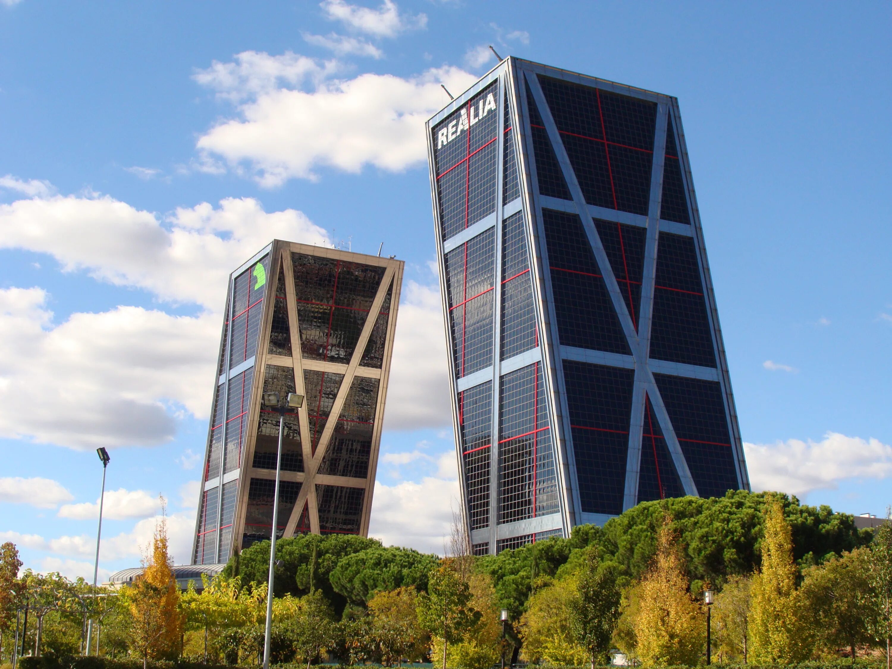 Наклоны зданий