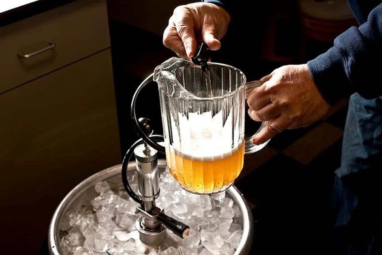 Разливают ли. Barista coffee beer drink. Разливают ли. Разливают ли. Разливают ли.