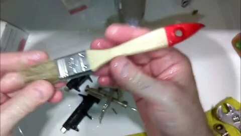 Обрезка монтажной пены