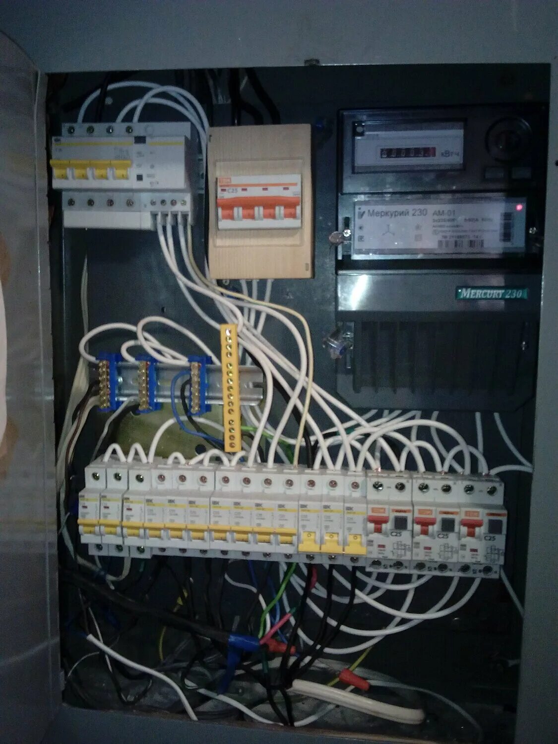 услуги электрика. услуги электрика чебоксары. работа электриком в чебоксары. электромонтаж чебоксары. электрик.