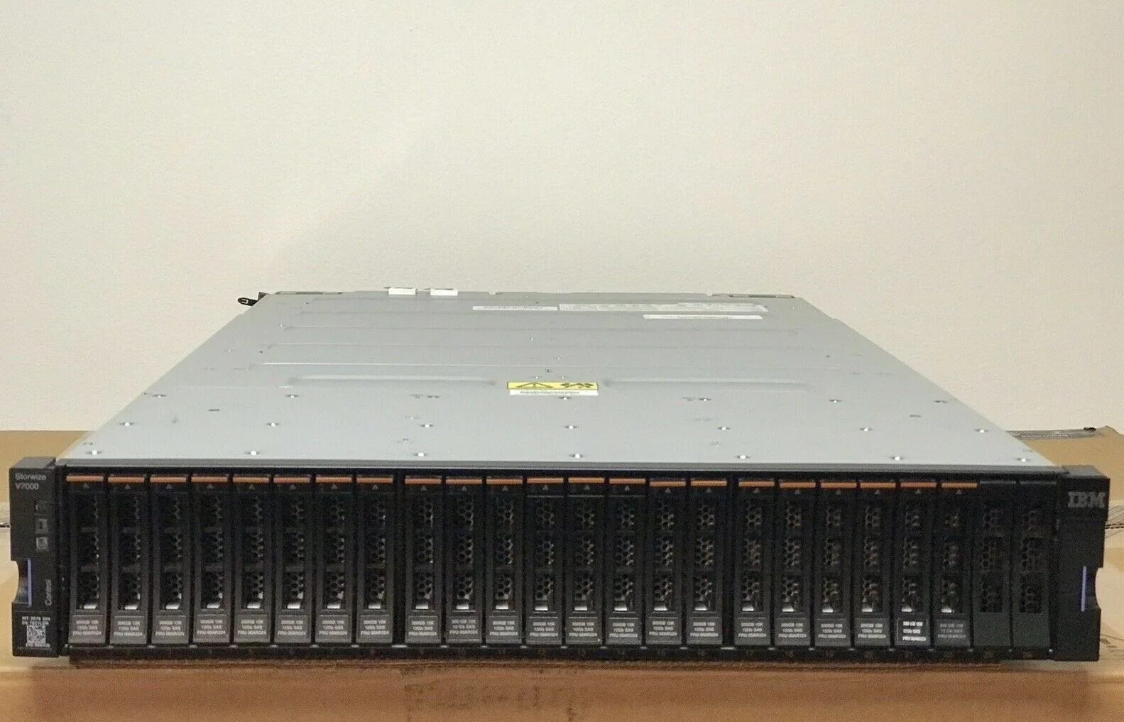 Ibm storwize. Ibm storwize 7000. ibm storwize v3000. по ibm storwize v7000. ibm storwize v7000 gen2 battery.