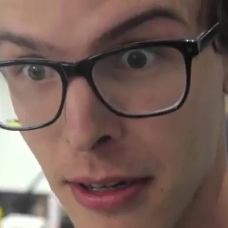 T me best glass. Pretty good. Mm thats pretty good. Idubbbz. Idubbbz that's pretty good.