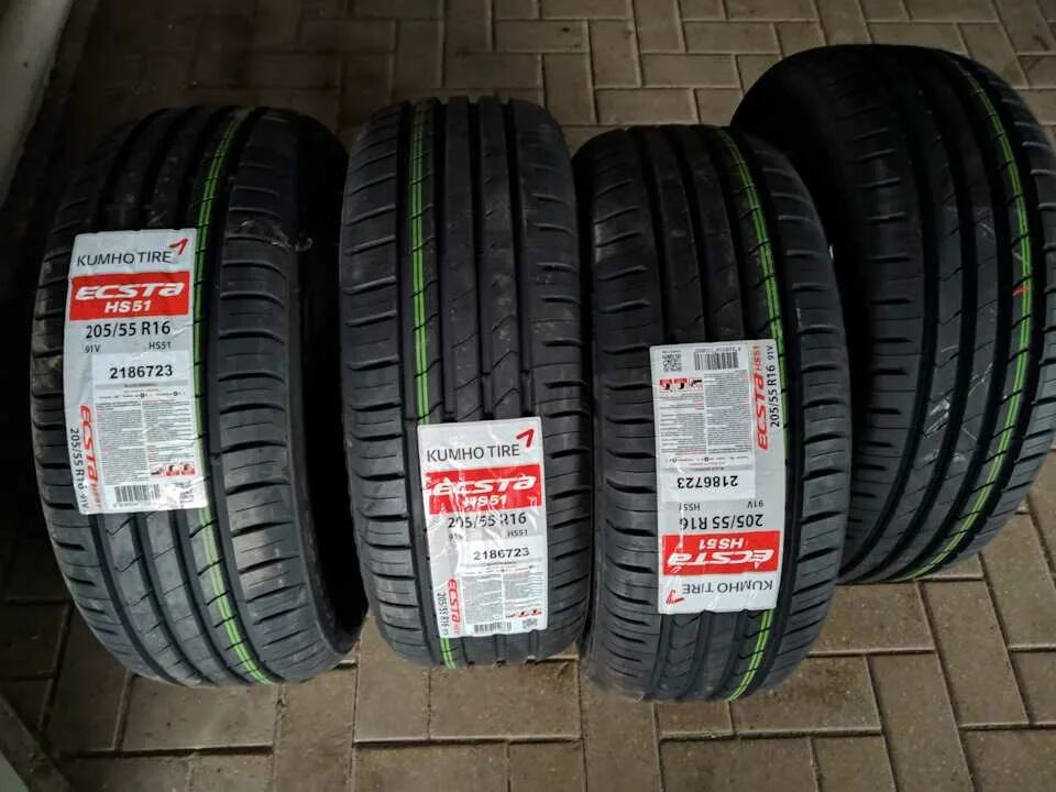 Шины kumho отзывы лето. Kumho Ecsta hs51 205/55 r16. 205/60r16 Kumho HS-51. Кумхо 195/65 16 лето hs51. Kumho Ecsta hs51 205/60 r16.